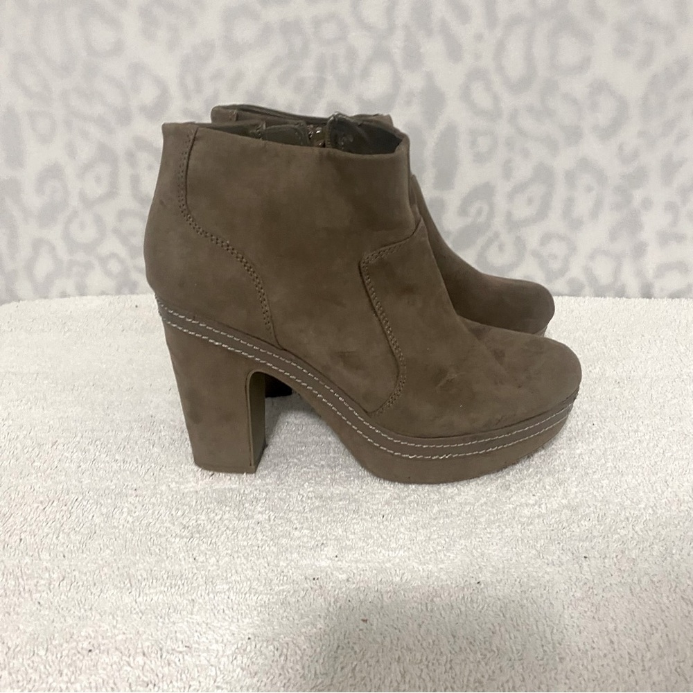 Madden Girl CORRYY Brown/Tan Platform Bootie Size 7.5M Dress Up or Down EUC
